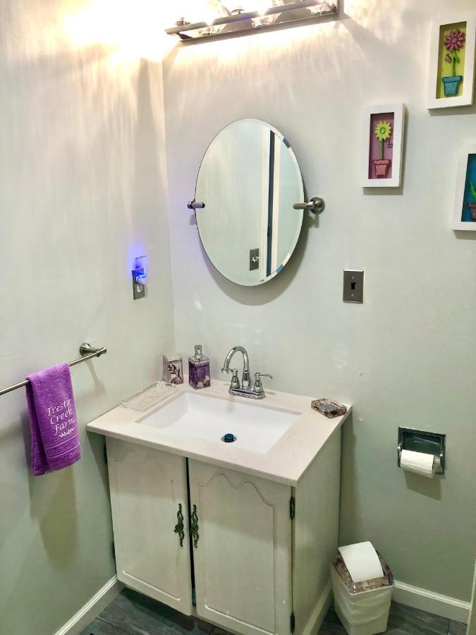 Trestle Creek Farm- Farmhouse Suite Bloomington Esterno foto